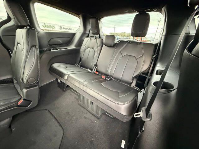 2026 Chrysler Pacifica Select AWD