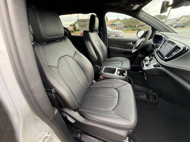 2026 Chrysler Pacifica Select AWD