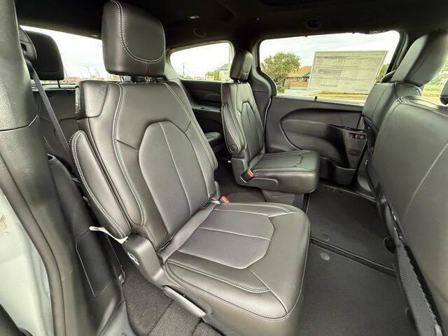 2026 Chrysler Pacifica Select AWD