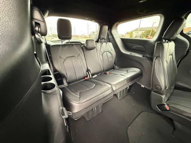 2026 Chrysler Pacifica Select AWD
