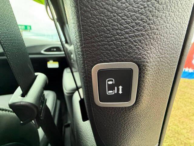 2026 Chrysler Pacifica Select AWD