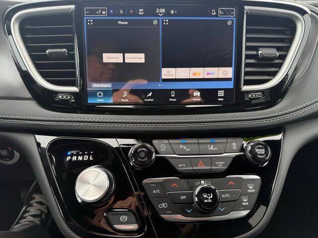 2026 Chrysler Pacifica Select AWD