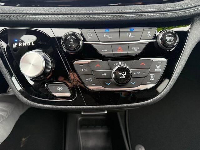 2026 Chrysler Pacifica Select AWD