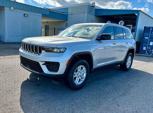 2025 Jeep Grand Cherokee GRAND CHEROKEE LAREDO 4X2