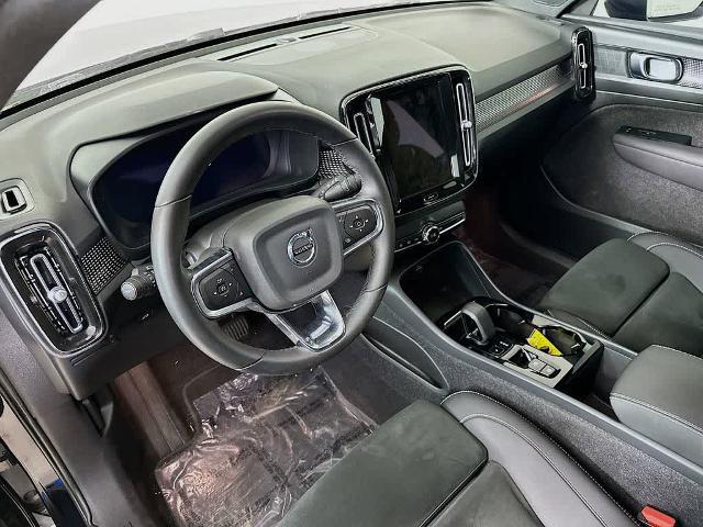 2023 Volvo XC40 B5 Plus Dark Theme