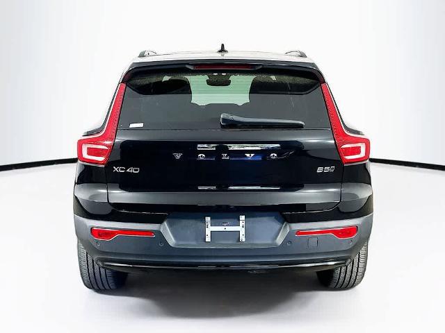 2023 Volvo XC40 B5 Plus Dark Theme