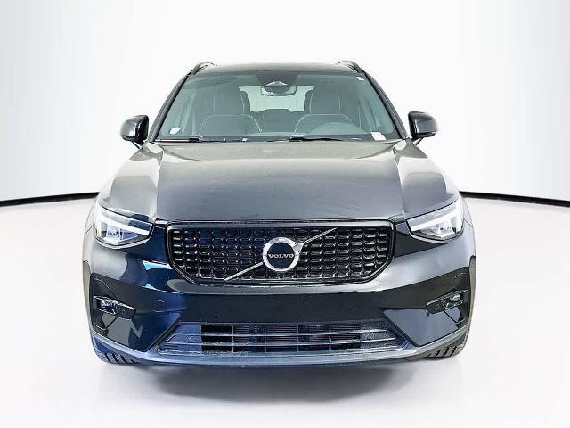 2023 Volvo XC40 B5 Plus Dark Theme