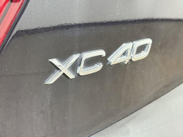 2023 Volvo XC40 B5 Plus Dark Theme