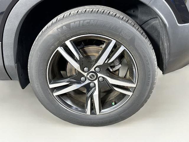 2023 Volvo XC40 B5 Plus Dark Theme