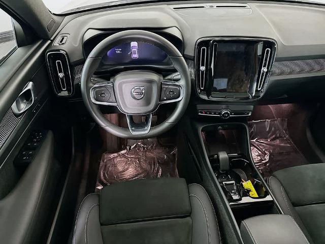 2023 Volvo XC40 B5 Plus Dark Theme