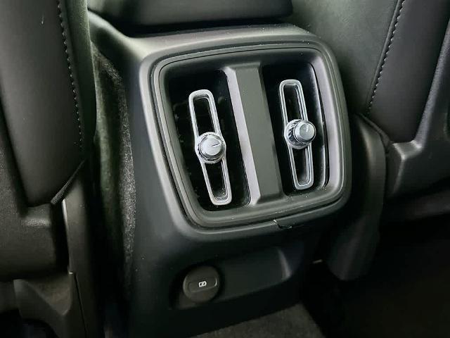 2023 Volvo XC40 B5 Plus Dark Theme