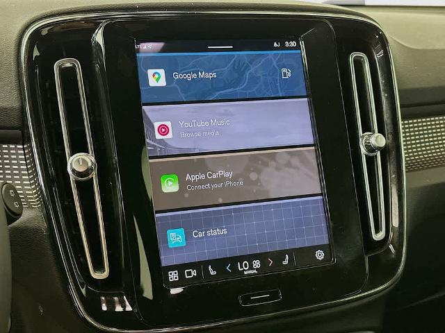 2023 Volvo XC40 B5 Plus Dark Theme