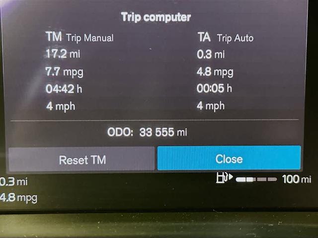 2023 Volvo XC40 B5 Plus Dark Theme