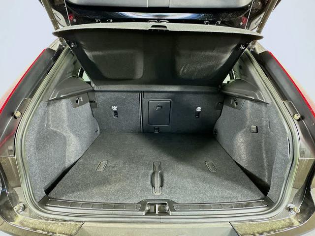 2023 Volvo XC40 B5 Plus Dark Theme