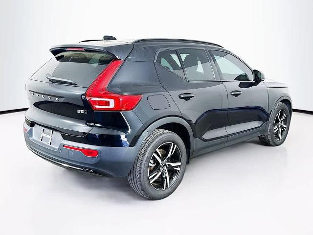 2023 Volvo XC40 B5 Plus Dark Theme