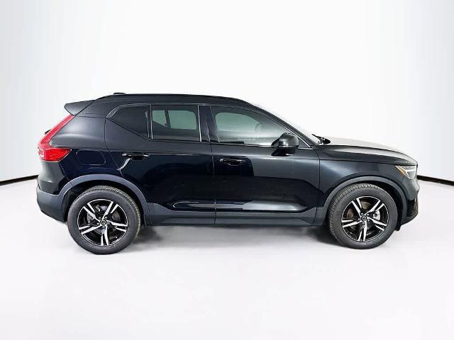 2023 Volvo XC40 B5 Plus Dark Theme