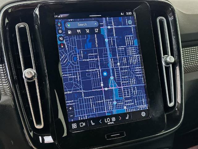2023 Volvo XC40 B5 Plus Dark Theme