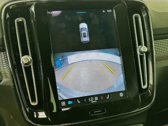 2023 Volvo XC40 B5 Plus Dark Theme