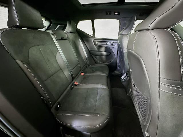 2023 Volvo XC40 B5 Plus Dark Theme