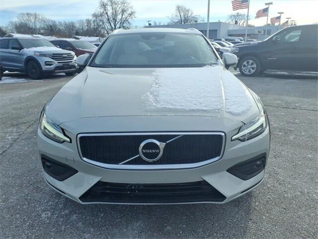 2021 Volvo V60 Cross Country T5 2021 Volvo V60 Cross Country T5