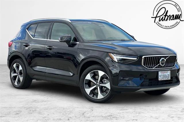 2025 Volvo XC40 B5 Plus Bright Theme 2025 Volvo XC40 B5 Plus Bright Theme