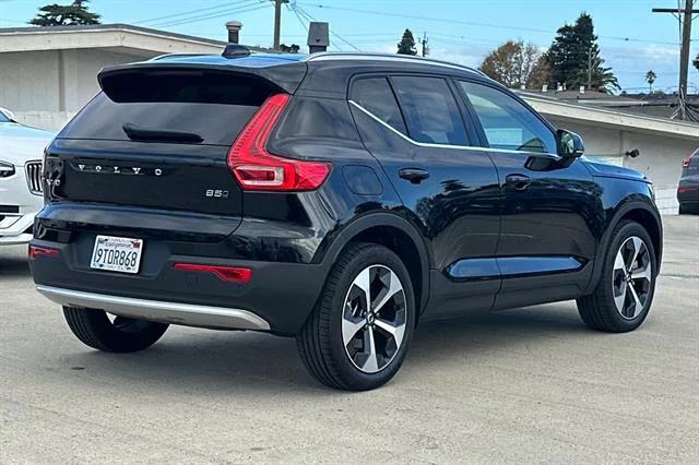 2025 Volvo XC40 B5 Plus Bright Theme 2025 Volvo XC40 B5 Plus Bright Theme