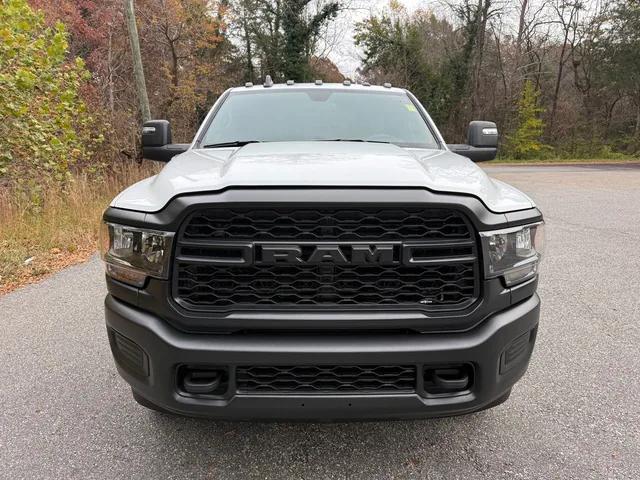 2024 RAM 3500 Tradesman Crew Cab 4x4 8 Box