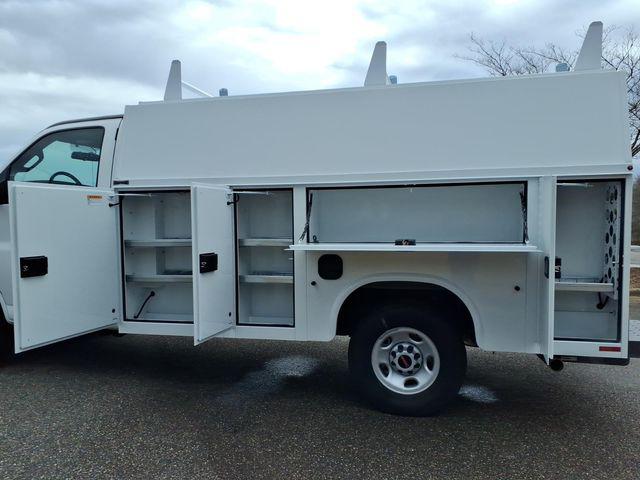 2025 GMC Savana Cutaway Work Van