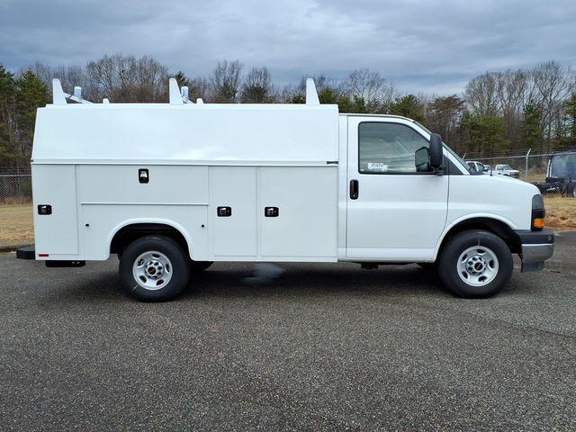 2025 GMC Savana Cutaway Work Van