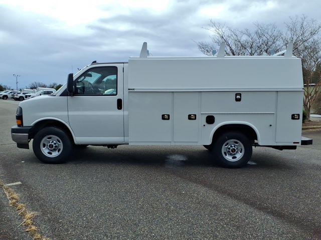2025 GMC Savana Cutaway Work Van