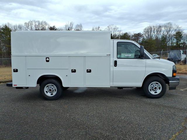 2025 GMC Savana Cutaway Work Van
