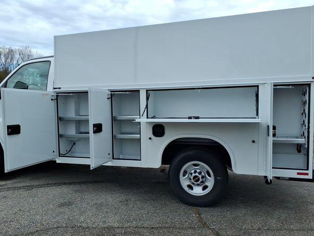 2025 GMC Savana Cutaway Work Van