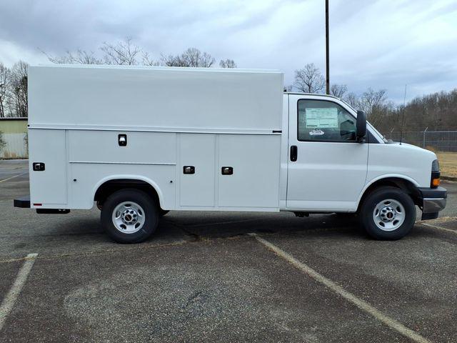 2025 GMC Savana Cutaway Work Van