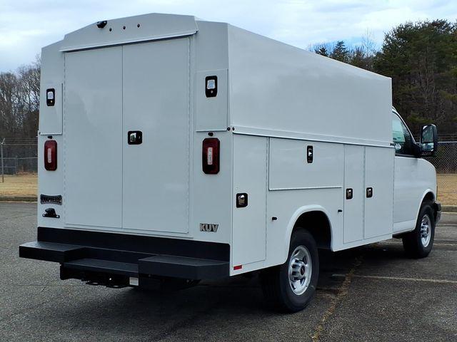 2025 GMC Savana Cutaway Work Van