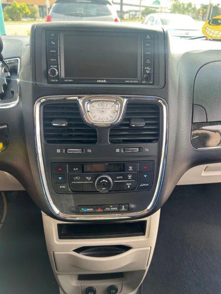 2012 Chrysler Town & Country Touring