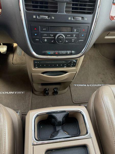 2013 Chrysler Town & Country Limited