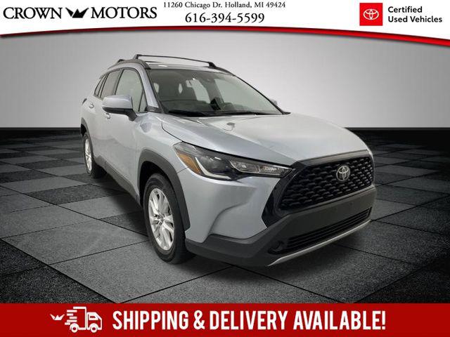 2022 Toyota Corolla Cross LE's photo