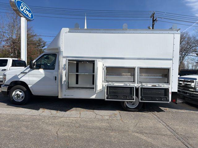 2026 Ford E-350 Cutaway Base