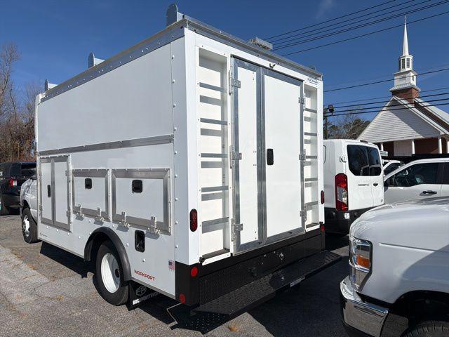 2026 Ford E-350 Cutaway Base