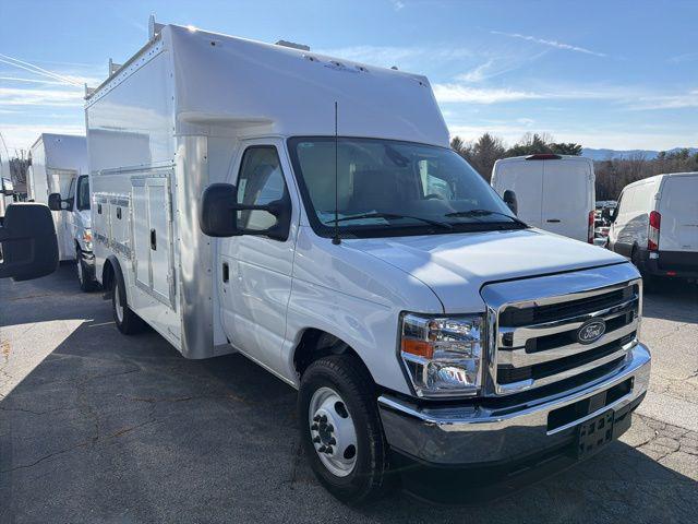 2026 Ford E-350 Cutaway Base