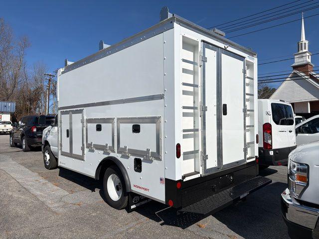 2026 Ford E-350 Cutaway Base