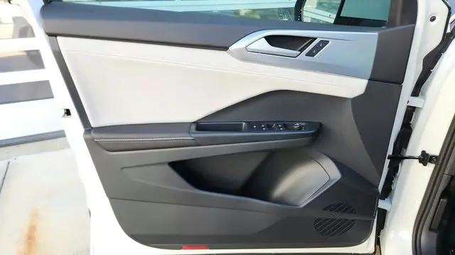 2026 Volkswagen Taos SE