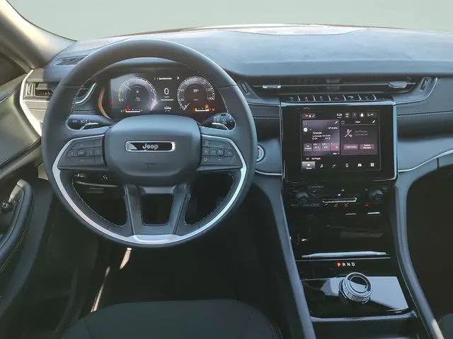 2025 Jeep Grand Cherokee L Laredo X 4x4