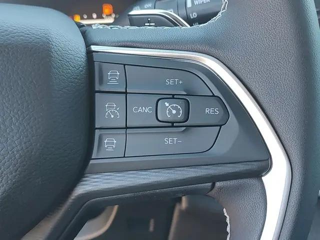 2025 Jeep Grand Cherokee L Laredo X 4x4