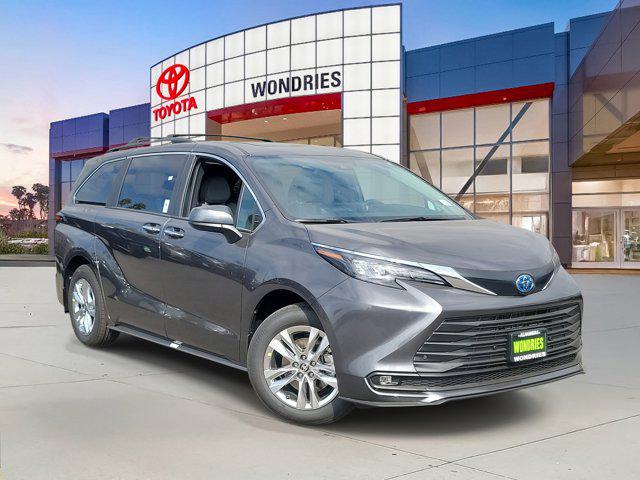 2025 Toyota Sienna XLE's photo