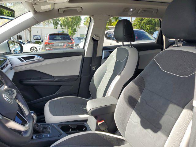 2025 Volkswagen Taos 1.5T SE