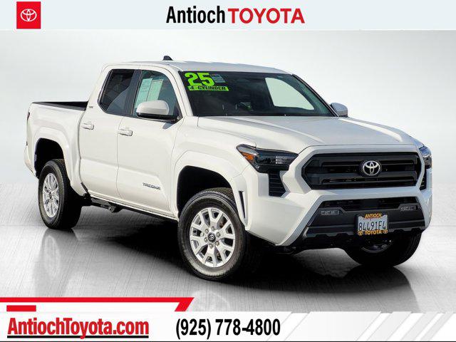 2025 Toyota Tacoma SR5's photo