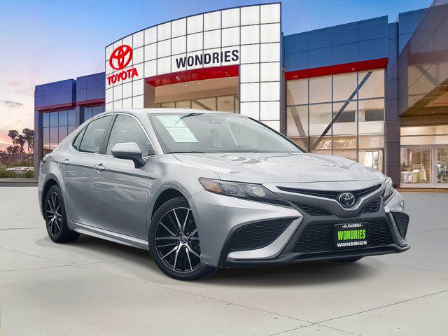 2024 Toyota Camry SE's photo