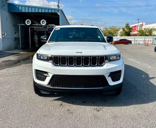 2025 Jeep Grand Cherokee GRAND CHEROKEE LAREDO 4X2