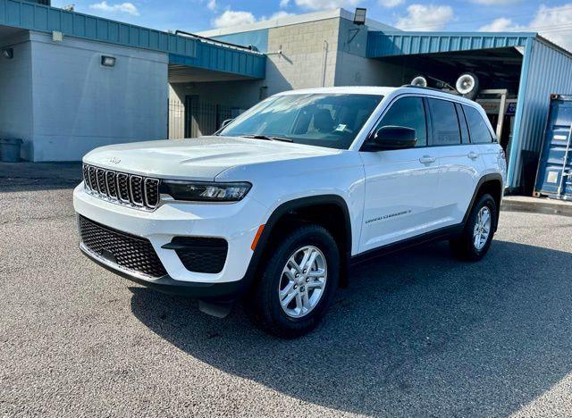 2025 Jeep Grand Cherokee GRAND CHEROKEE LAREDO 4X2